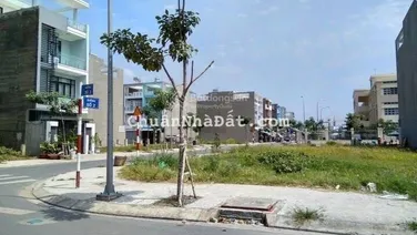 Bán gấp lô 100m2 giá 1,45tỷ ngay chợ Đêm - đường 16m - cách sân bay 5p - dân cư đông - sổ sẵn