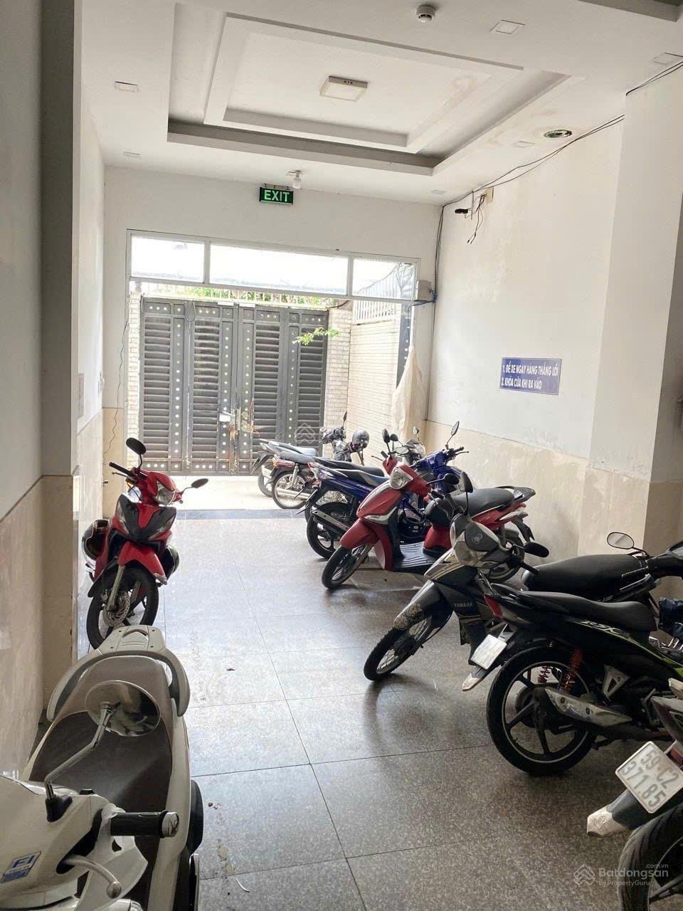Phòng 18m2 - 3 triệu, gác lửng, máy lạnh, toilet, thang máy, tự do ngay Lý Phục Man, Quận 7 Phòng 18m2 - 3 triệu, gác lửng, máy lạnh, toilet, thang máy, tự do ngay Lý Phục Man, Quận 7