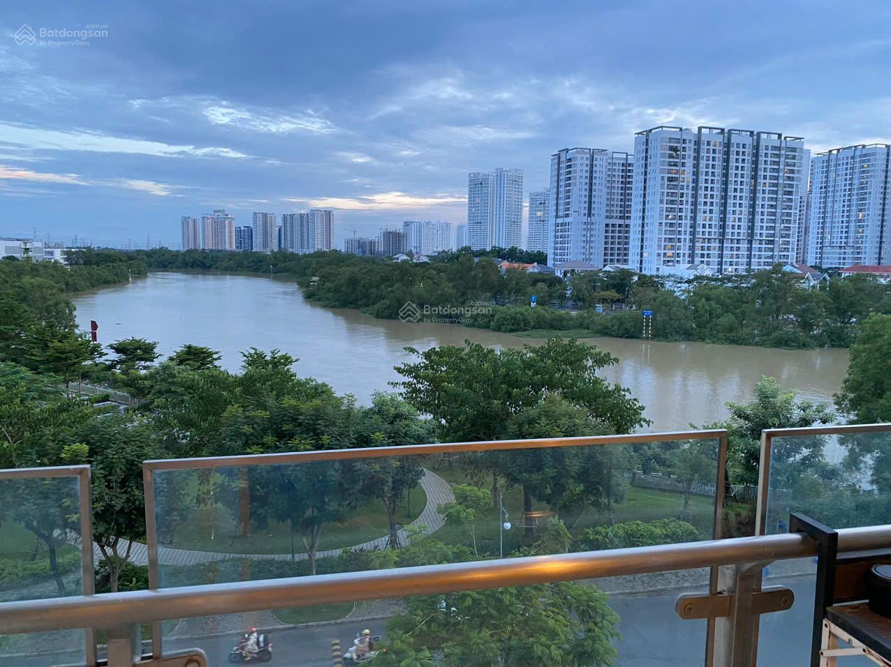 Định cư nước ngoài bán gấp CH Riverpark Residence, căn góc, view sông, giá chỉ: 12.9 tỷ VND, 124m2