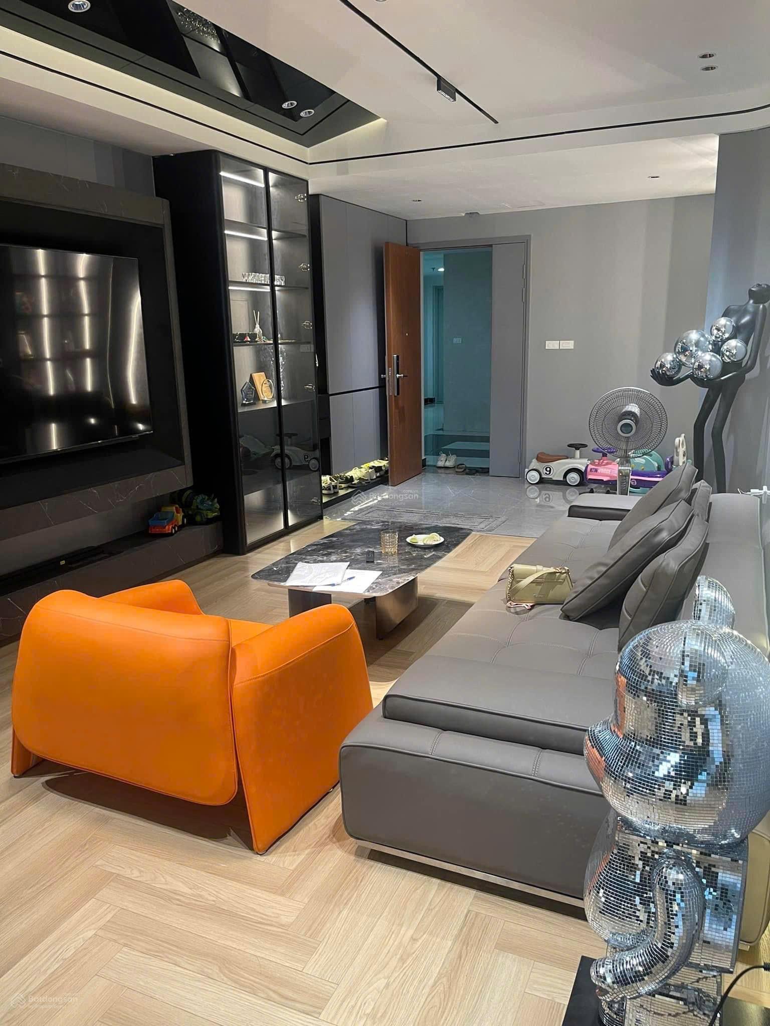 Chính chủ bán gấp căn 3N2VS 108 m2 tại Việt Đức Complex nội thất siêu đẹp, giá 7.6 tỷ