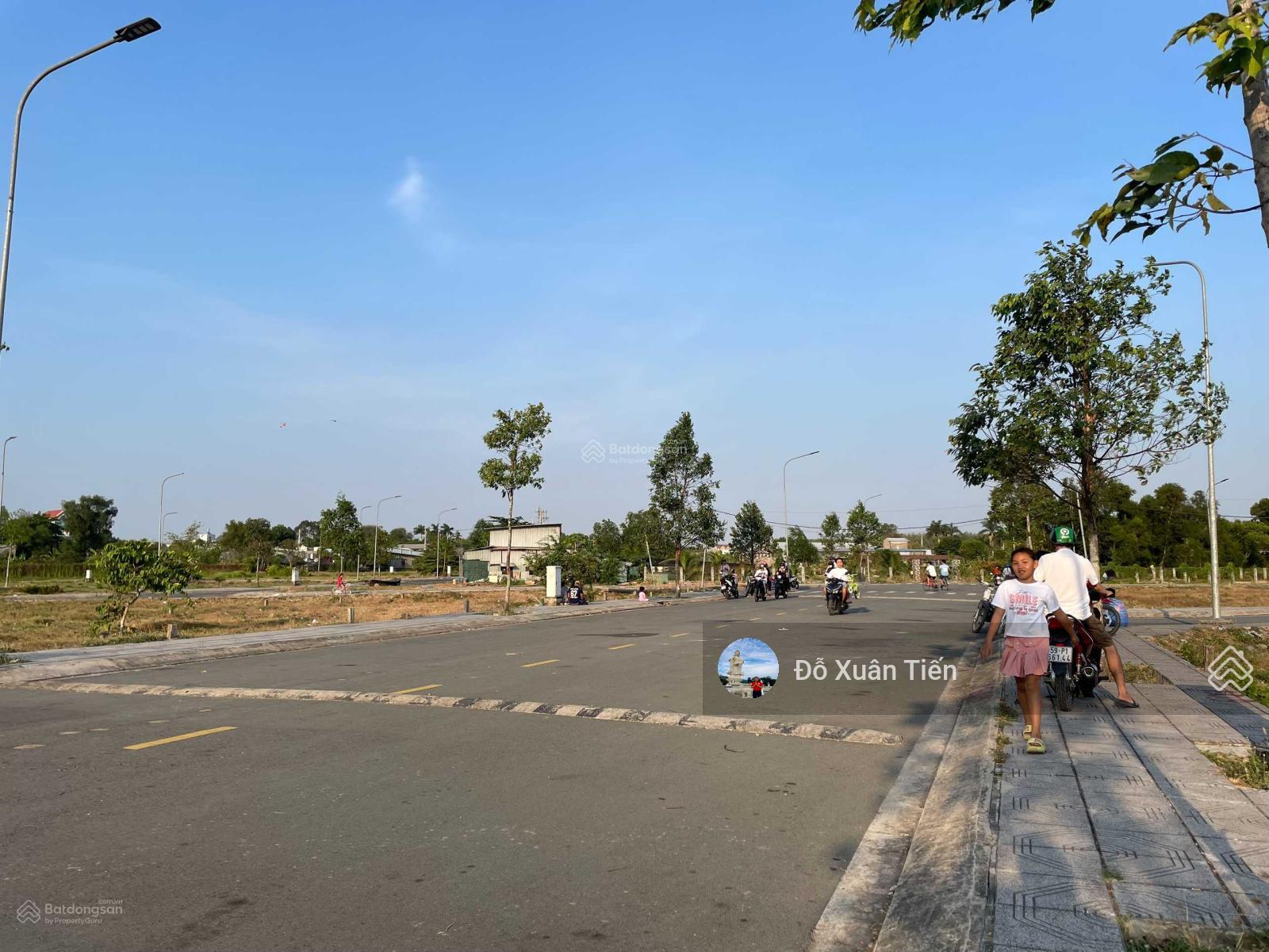 Chủ ngộp ngân hàng bán lỗ lô đất ngã tư Tân Quy, 80m2, thổ cư, sổ riêng, đường nhựa, giá 1tỷ350 Chủ ngộp ngân hàng bán lỗ lô đất ngã tư Tân Quy, 80m2, thổ cư, sổ riêng, đường nhựa, giá 1tỷ350