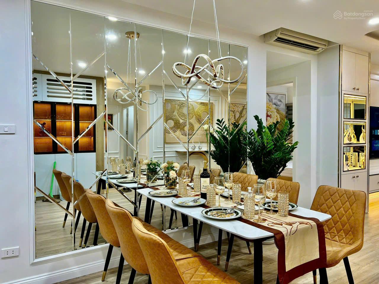 (Giá chuẩn) bán căn 3 ngủ 2wc 130m2, hướng mát, nội thất xịn, sẵn sổ đỏ. Giá 13 tỷ tòa N04 Udic