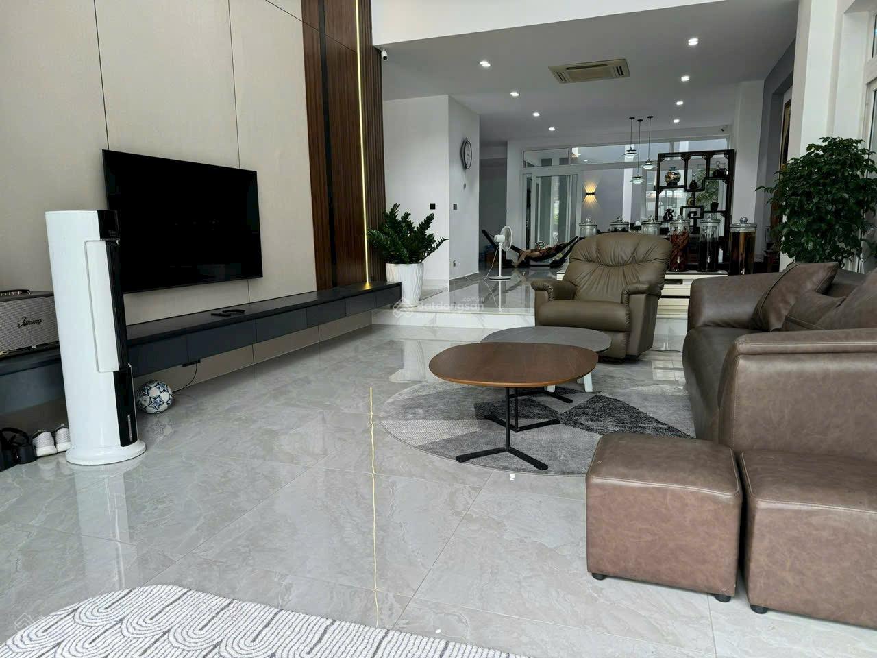 Cho thuê nhà đầy đủ nội thất đường 65 KDC Tân Quy Đông, Q7 DT 5x20m, 1trệt 3lầu 25tr LH 0902 428 ***