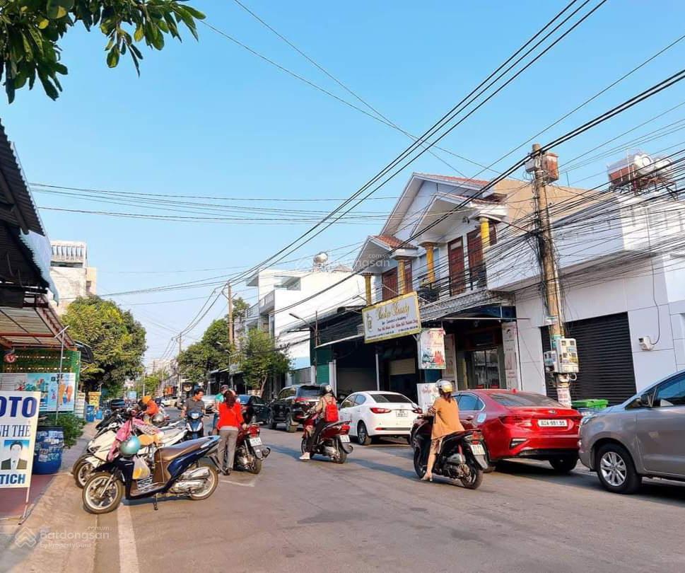 Bán nhà lầu đường chính D16 thu nhập ổn định giá tốt trong khu.. Bán nhà lầu đường chính D16 thu nhập ổn định giá tốt trong khu..