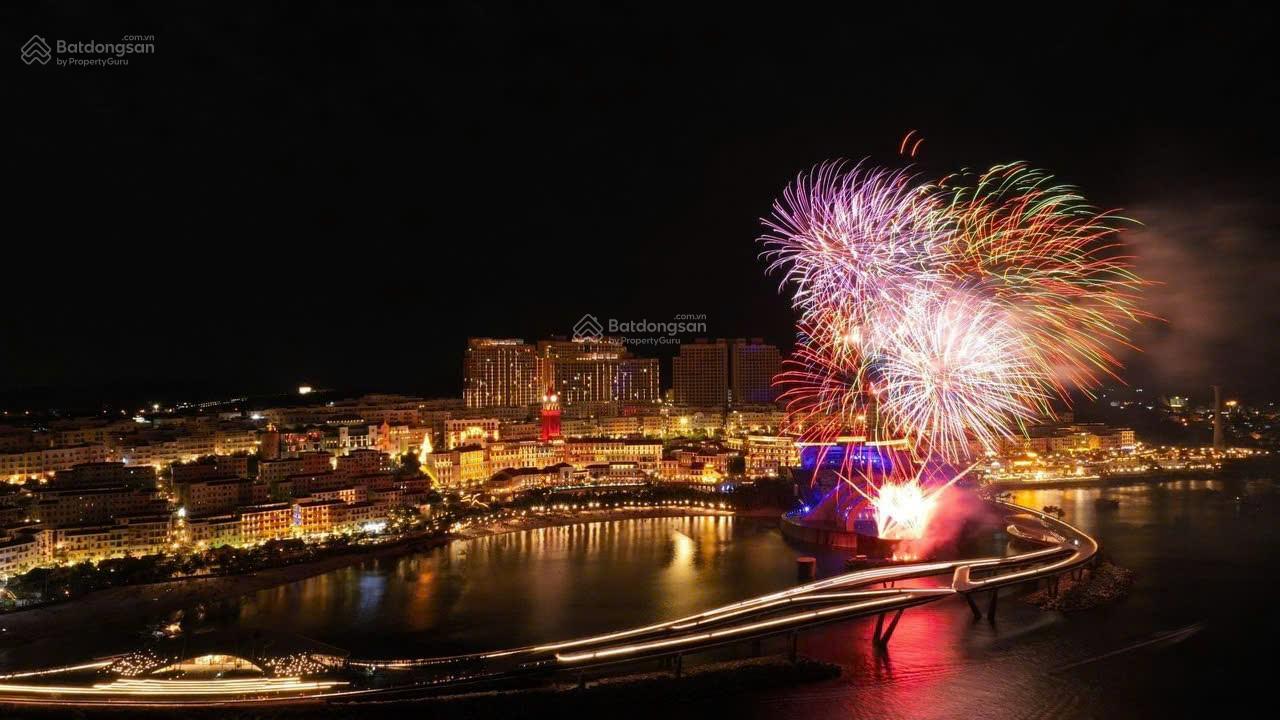 Bán gấp căn liền kề trục R2 view sông, gần biển, gần Chợ Đêm, giá rẻ nhất thị trường chỉ 8,2 tỷ