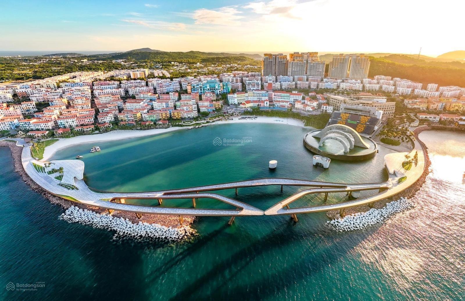 Bán gấp căn liền kề trục R2 view sông, gần biển, gần Chợ Đêm, giá rẻ nhất thị trường chỉ 8,2 tỷ