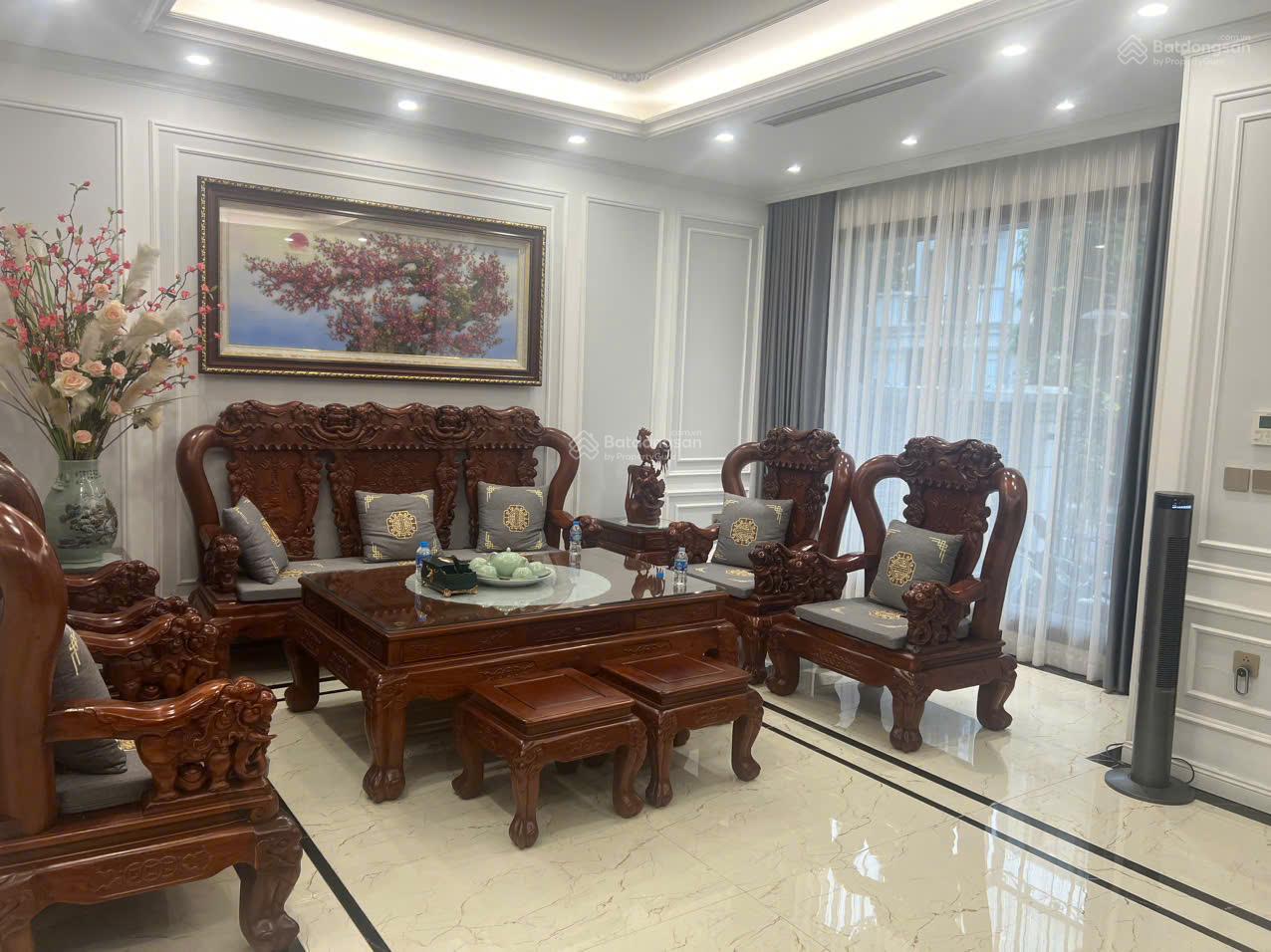 Bán BT song lập Nguyệt Quế 180m2, nhà đẹp, nội thất sang trọng. Giá 63 tỷ. LH 0944 332 *** Bán BT song lập Nguyệt Quế 180m2, nhà đẹp, nội thất sang trọng. Giá 63 tỷ. LH 0944 332 ***