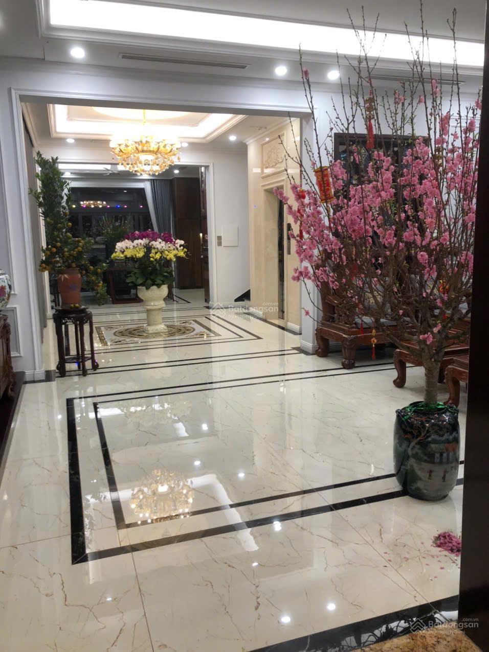 Bán BT song lập Nguyệt Quế 180m2, nhà đẹp, nội thất sang trọng. Giá 63 tỷ. LH 0944 332 ***
