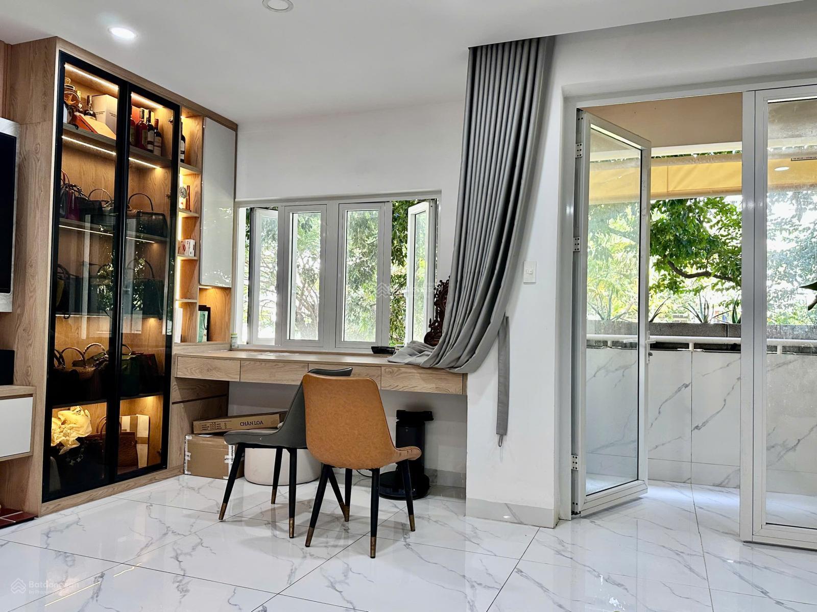 Bán căn hộ Hưng Vượng 2, DT 148m2, có bancong rộng lớn, 3PN 2WC, full NT, giá 8,2 tỷ - hàng hiếm