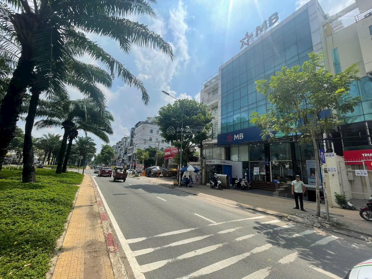 Cần bán lô đất khu Trung Sơn vị trí cực đẹp, không có khách sạn DT 100m giá 138tr/m2, LH 0931 017 ***