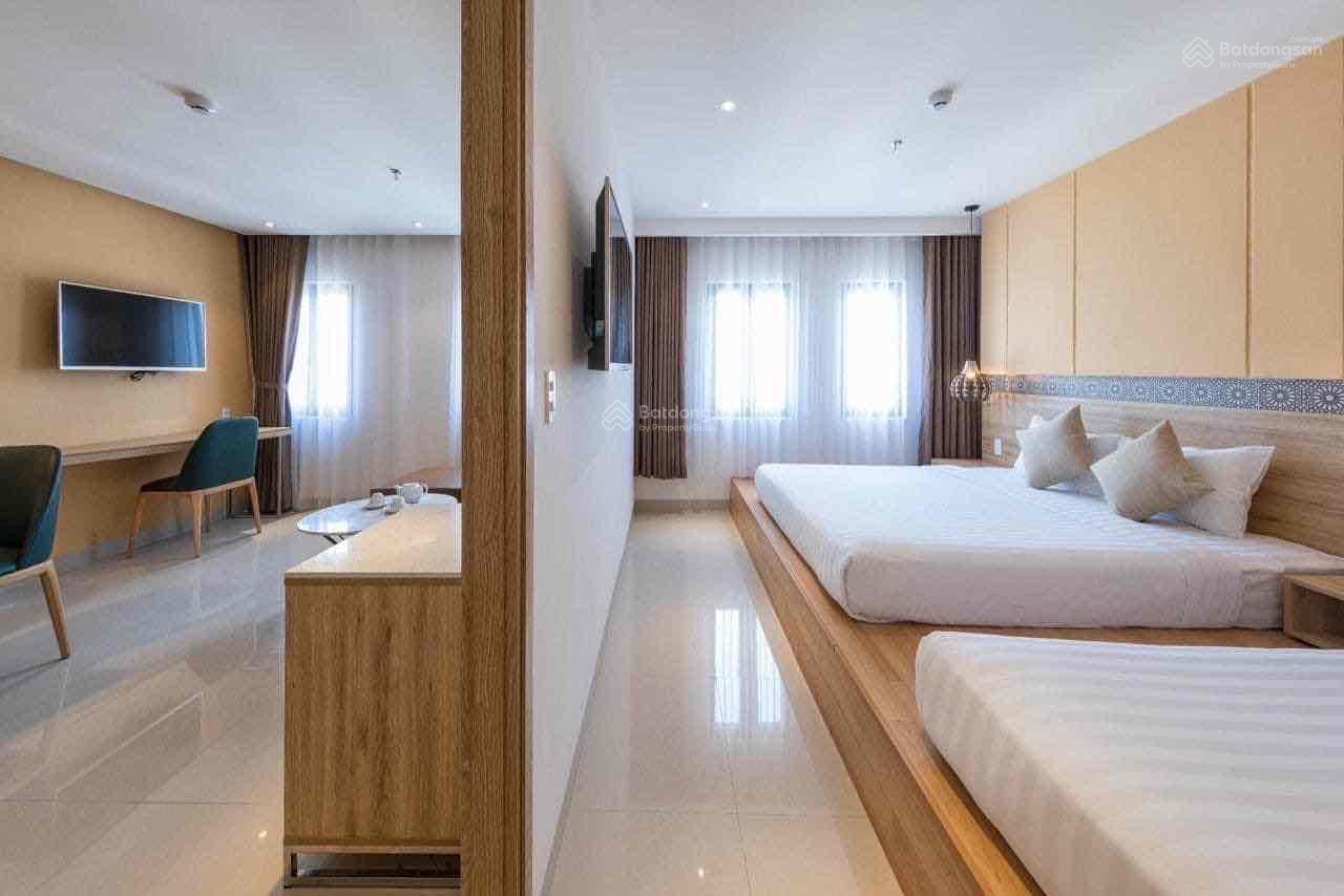 Bán khách sạn Hà Bổng, Sơn Trà, góc 2 mặt tiền 302m2 ngang 18,8m. Ra biển 100m, DT 400tr/tháng