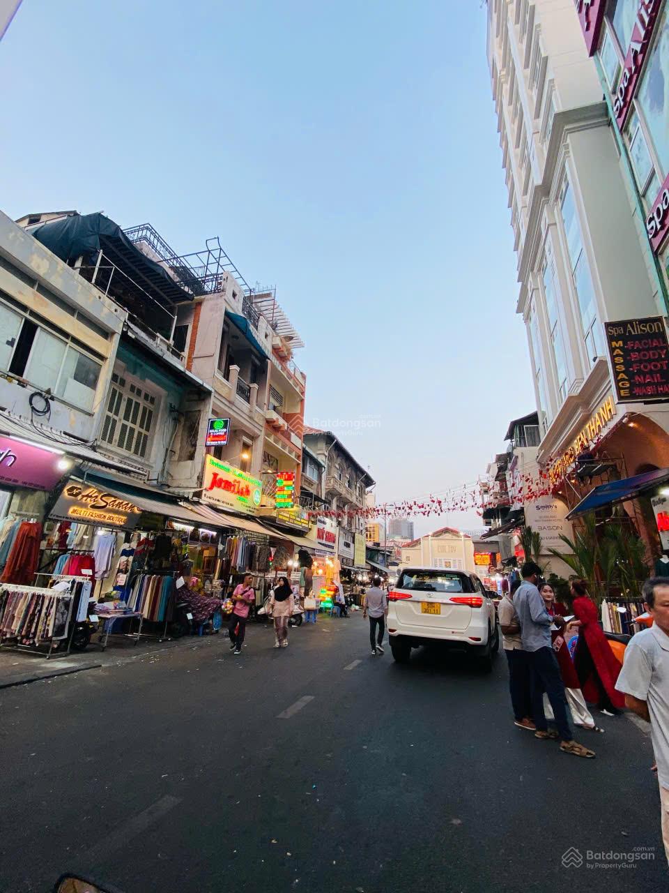 Bán gấp khách sạn ngay Lý Tự Trọng - ngay chợ Bến Thành, Quận 1.KC 10 tầng. HĐT 200tr/th. Giá 88 tỷ