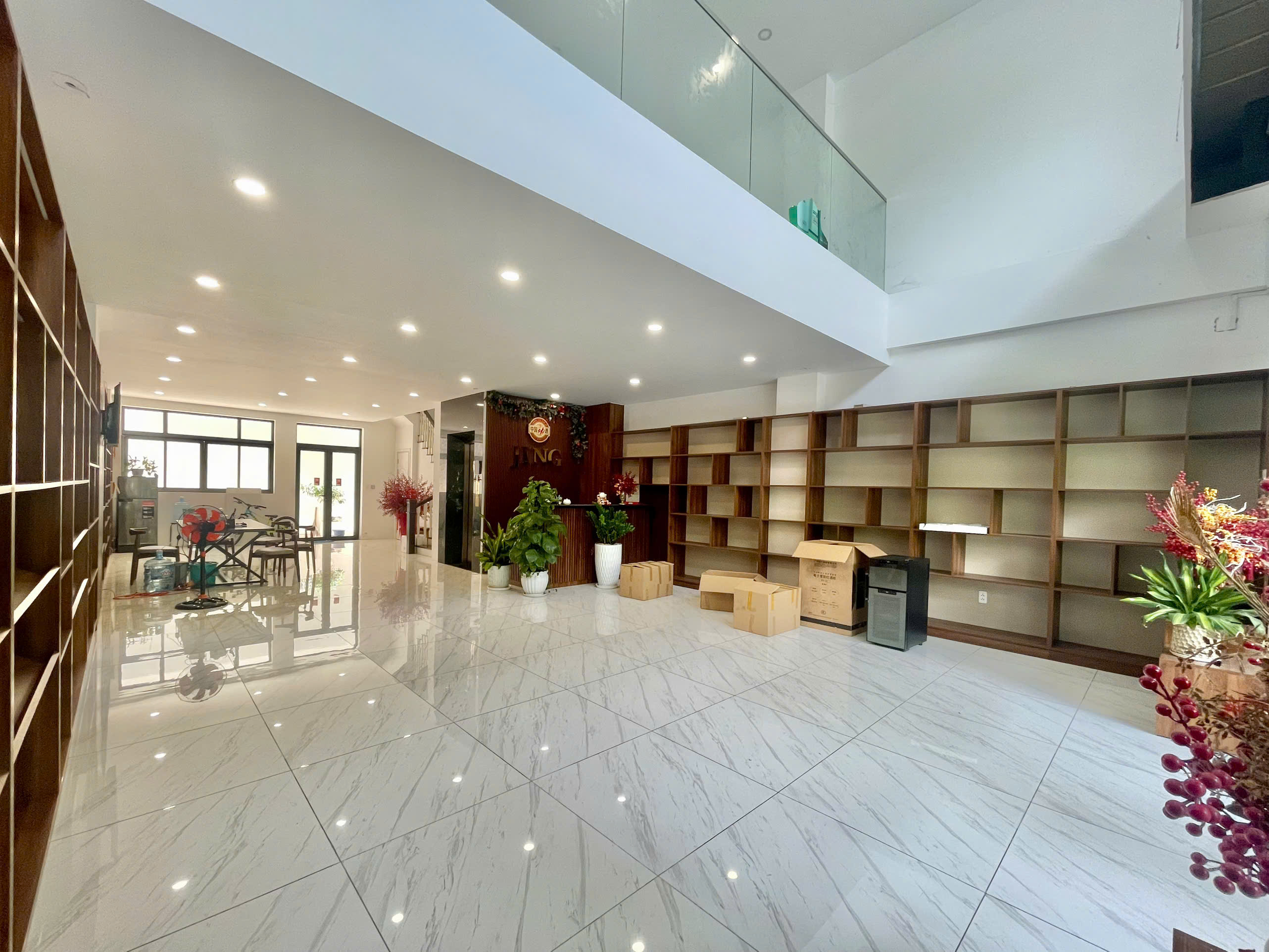 Chủ Cần bán mặt tiền Nguyễn Thị Nhung, 9x20m, Tòa Nhà 6 Tầng hoàn thiện, kinh doanh tốt, đường lớn