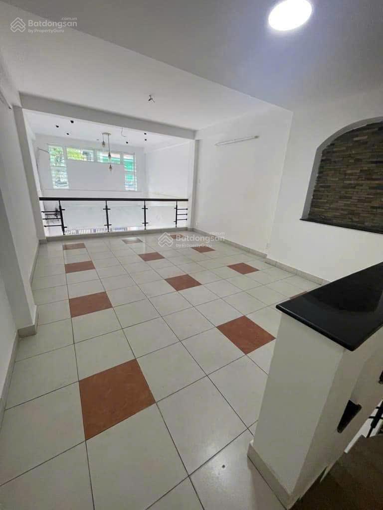 Bán nhà MT Chợ Lớn khúc sung 4x20 3 tấm rưỡi Bán nhà MT Chợ Lớn khúc sung 4x20 3 tấm rưỡi