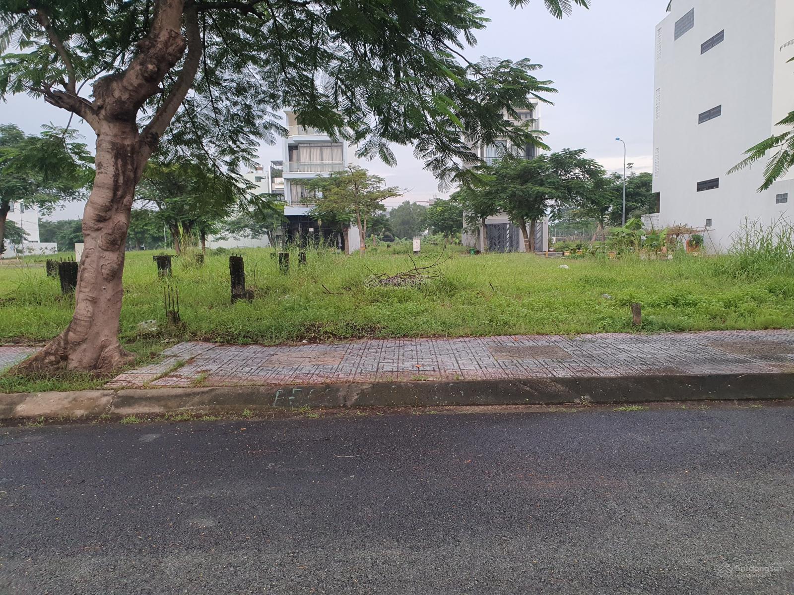 Cần bán nhanh lô góc trục chính khu Topia Khang Điền giá tốt