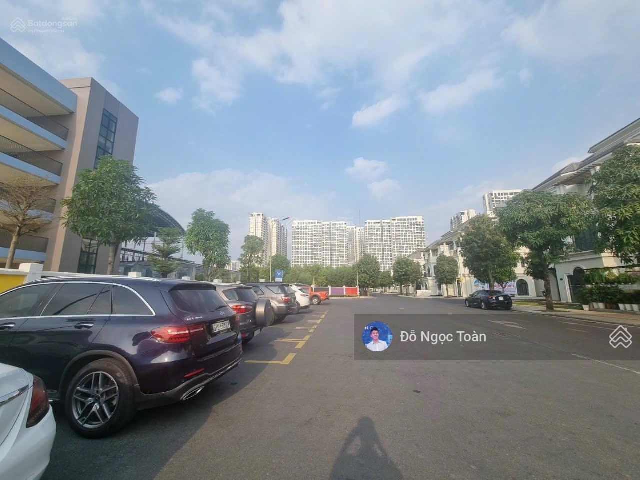 Cực hot! Biệt thự góc 280m2 ngay trường học tại Vinhomes Quận 9 giá chỉ 60tr/tháng