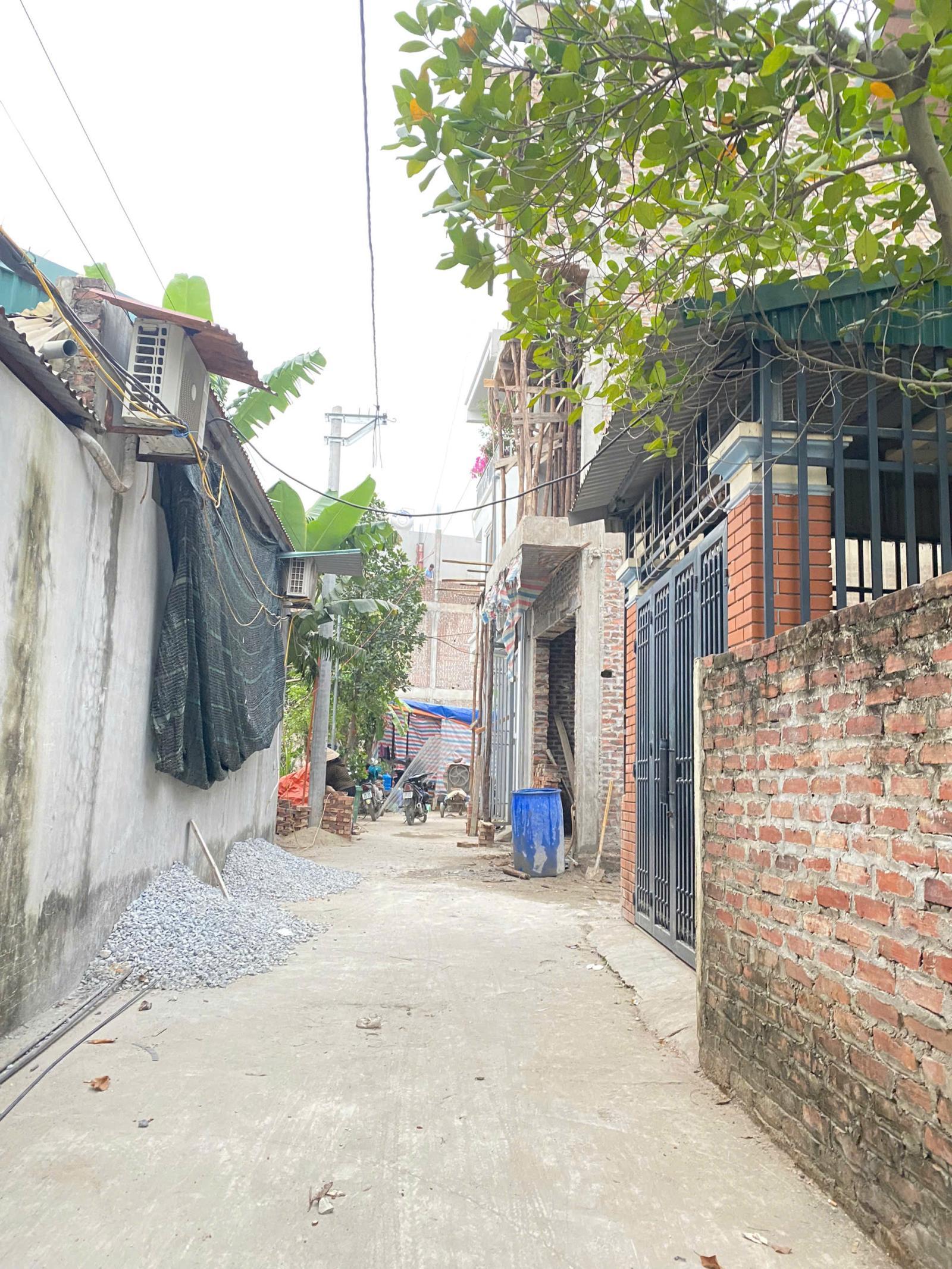 Đất 2 oto tránh, trục chính tại thôn Võng La, kinh doanh nhỏ Đất 2 oto tránh, trục chính tại thôn Võng La, kinh doanh nhỏ