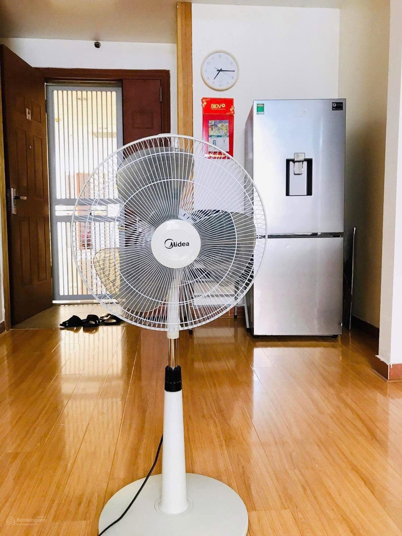 Cần bán gấp căn hộ CT7 Dương Nội DT 62m2 căn góc 2 ngủ, 1 wc đủ đồ. Lh: 0988 187 ***