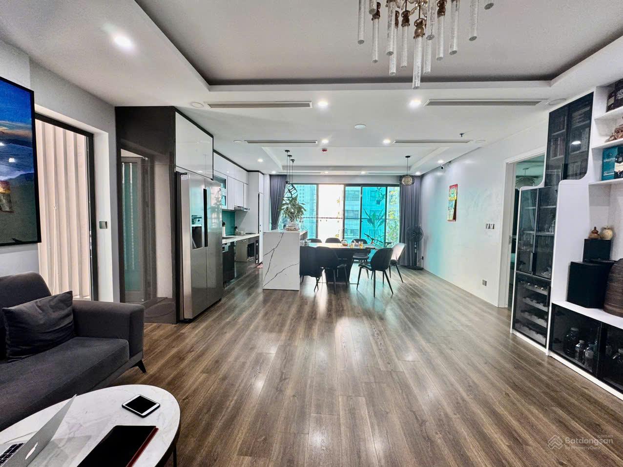 Chính chủ bán căn góc 3PN full nội thất xịn diện tích 134,6m2 tầng đẹp view thoáng giá 9.69 tỷ HĐMB