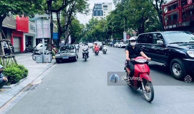 Hot - Bán nhà mặt đường Hai Bà Trưng, Quận Hoàn Kiếm - vỉa hè + đường siêu rộng - 400m2 - MT 14,5m