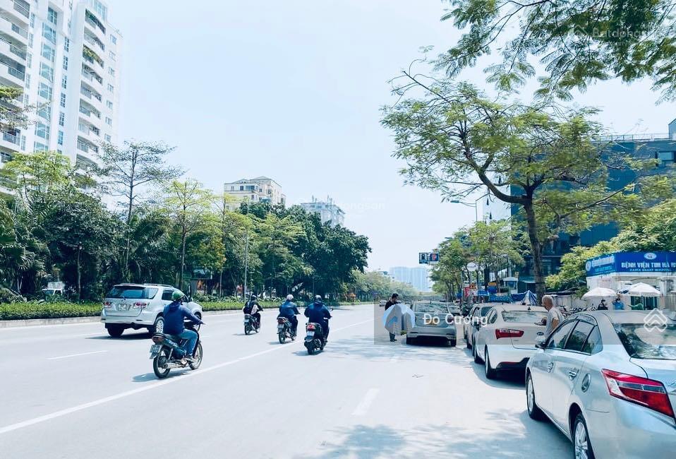 Hot - Bán nhà mặt phố Võ Chí Công, lô góc - 265m2 x 2 tầng giá bán đất - Mặt tiền 8m - 0974 660 ***