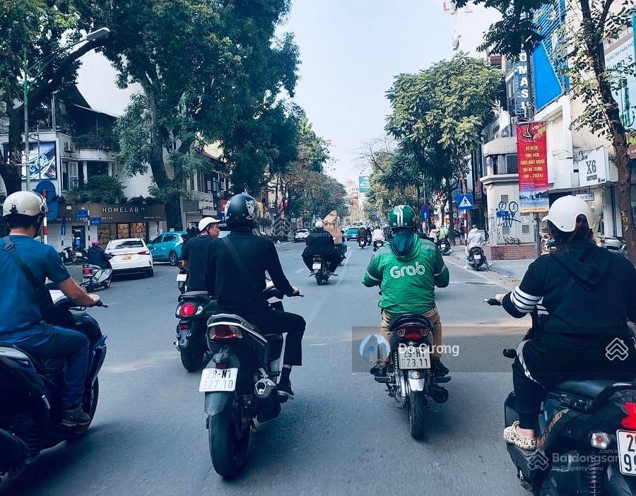 Mặt phố hot nhất quận - bán nhà mặt phố Phố Huế - 355m2 x 2 tầng, giá bán đất - MT 10m - 0974 660 ***