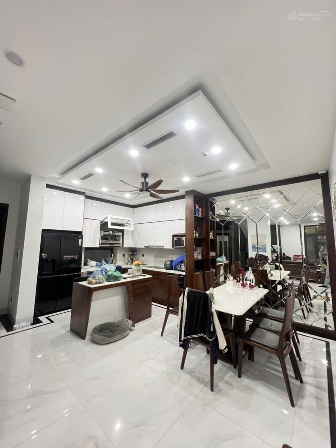Bác Minh nhà em cần bán gấp biệt thự phố Kim Đồng Hoàng Mai DT 123m2 4 tầng MT 12m thang máy vỉa hè