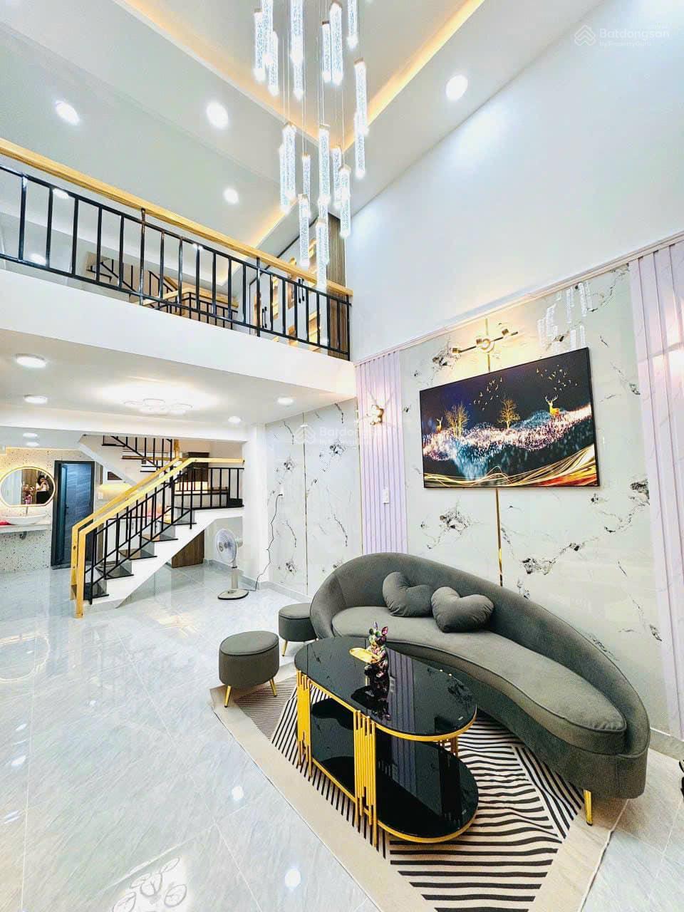 Nhà ngộp sổ riêng sang tên gấp giá siêu hời tại Nguyễn Chí Thanh, P15, Q5,giá 2 tỷ900 dt 57,7m2