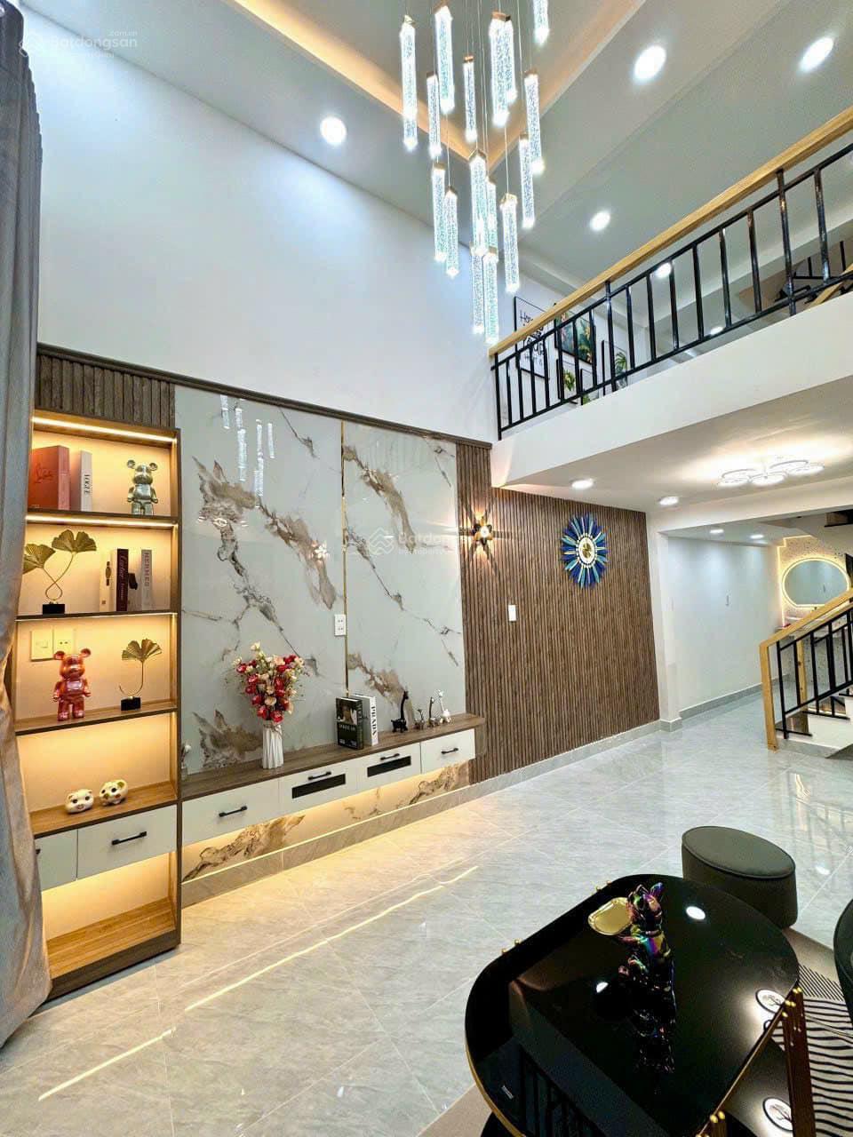 Nhà ngộp sổ riêng sang tên gấp giá siêu hời tại Nguyễn Chí Thanh, P15, Q5,giá 2 tỷ900 dt 57,7m2