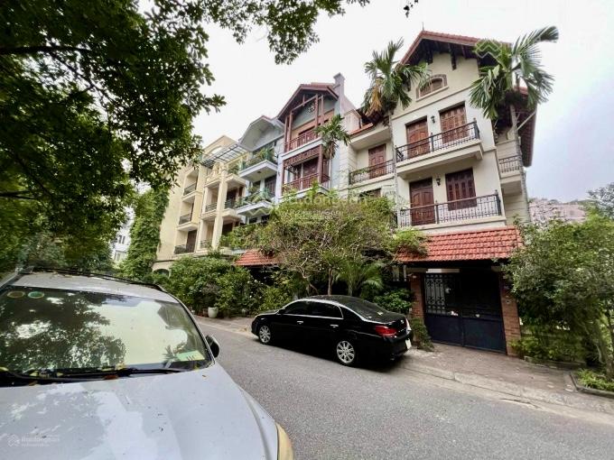 Cần bán nhà phân lô phố Giảng Võ, Ba Đình. DT sổ 65m2 x 5T, MT 4,5m. Đường 3 ôtô tránh, cách MP 30m