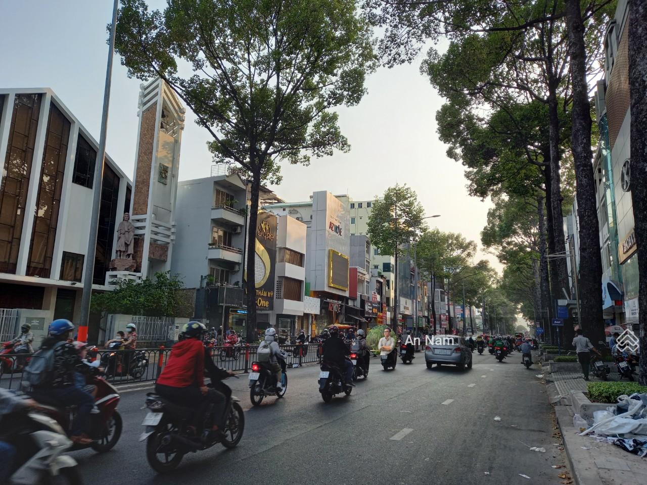 Ngộp Bank! Siêu phẩm MT Lũy Bán Bích: (20 x 21m) CN: 400m2 CTXD: Hầm 7 tầng giá bán gấp 45 tỷ Ngộp Bank! Siêu phẩm MT Lũy Bán Bích: (20 x 21m) CN: 400m2 CTXD: Hầm 7 tầng giá bán gấp 45 tỷ