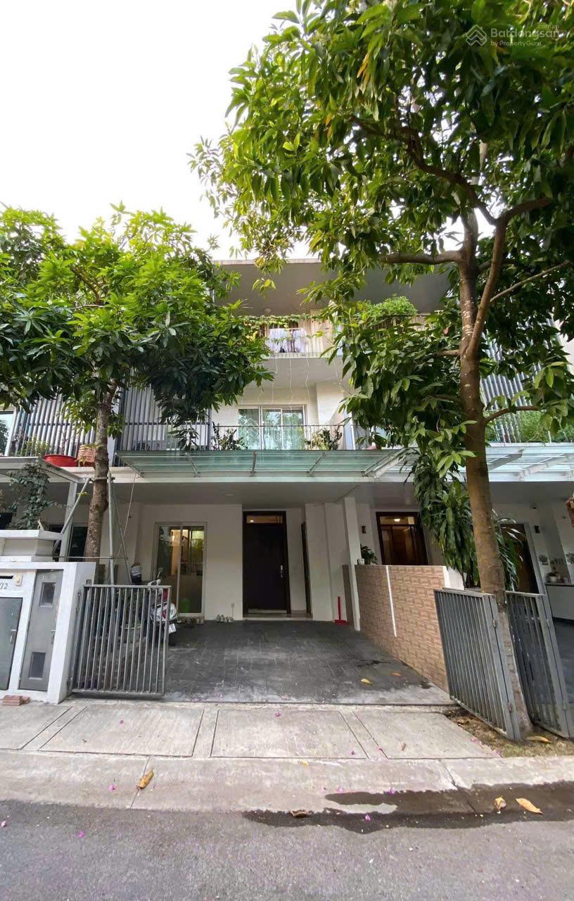 Bán liền kề 120m2 Nadyne Garden - Park City, 3 tầng, khi vip giá chỉ 30.5 tỷ