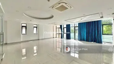 Tòa nhà văn phòng Vạn Phúc 9x12m sàn gần bãi xe, có thang máy, PCCC, máy lạnh, hầm xe. Giá 14 triệu