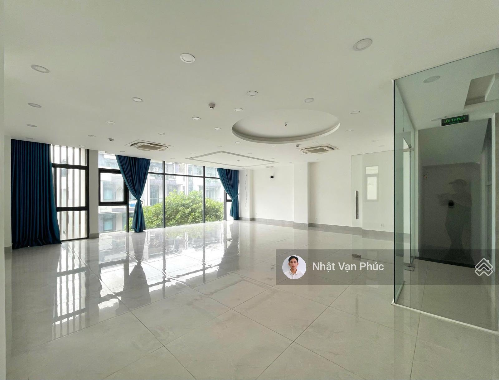 Tòa nhà văn phòng Vạn Phúc 9x12m sàn gần bãi xe, có thang máy, PCCC, máy lạnh, hầm xe. Giá 14 triệu