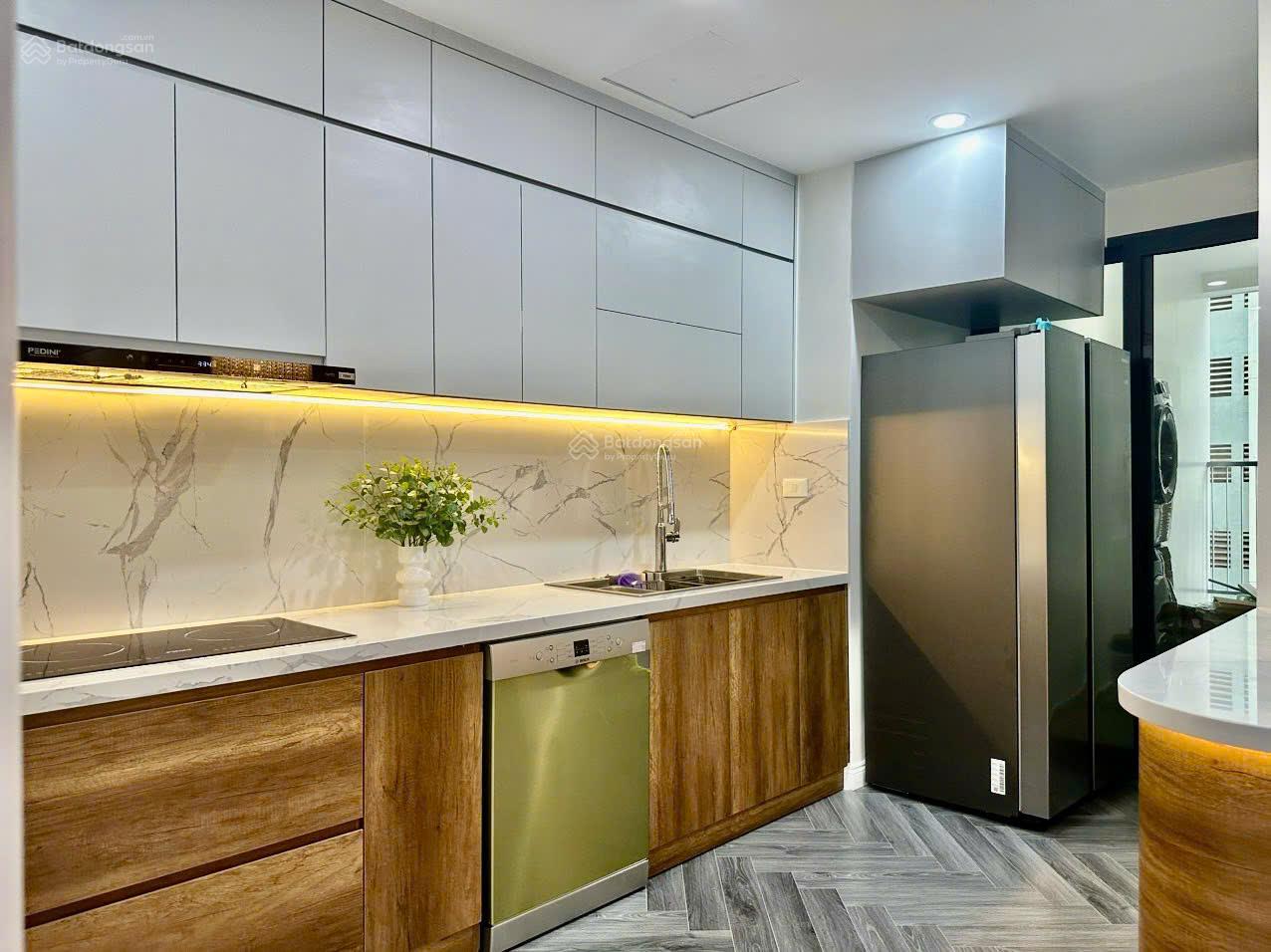 Gia đình cần gấp bán chung cư tầng 7 tại N05 tòa 25T2 DT 153,8m2 ban công ĐN view nội khu