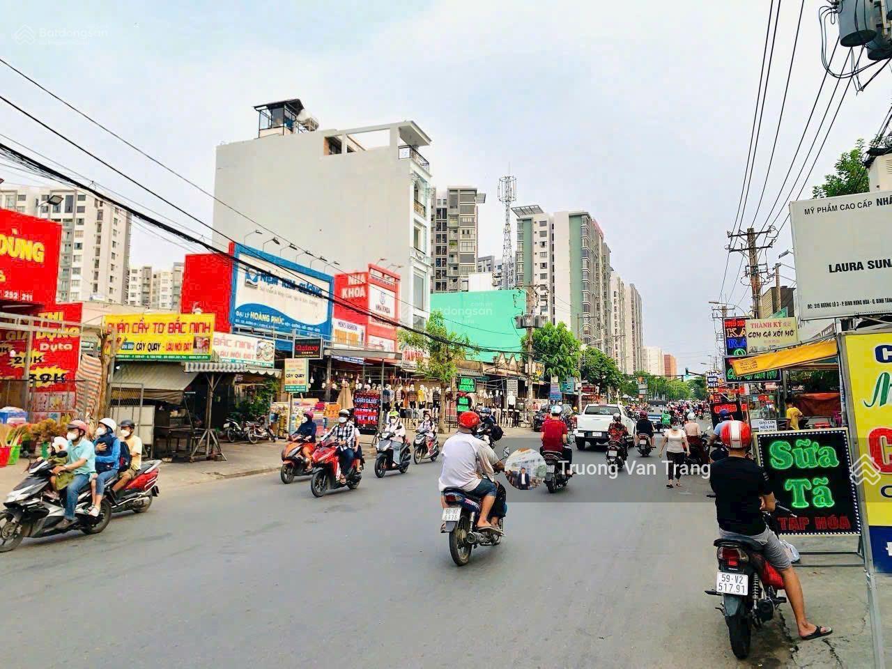 Bán cặp MTKD ngay chợ Tân Hương 8x20 m đúc 3 tấm giá 46 tỷ!