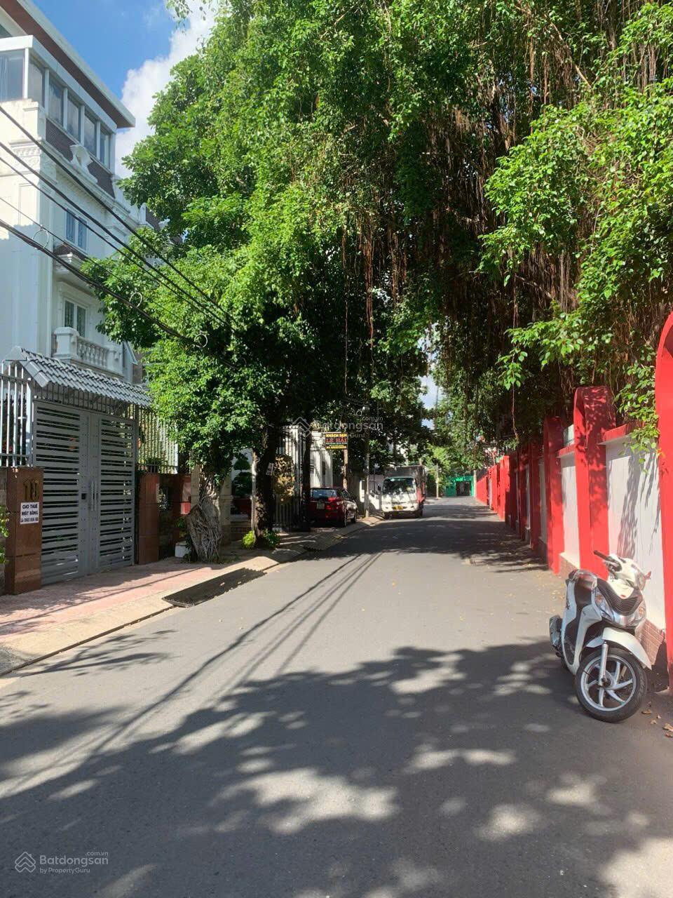 Bán nhà MT 18 đường Số 10 Bình Phú, Phường 11, Quận 6, đối diện công viên. 450 m2 - giá: 61 tỷ