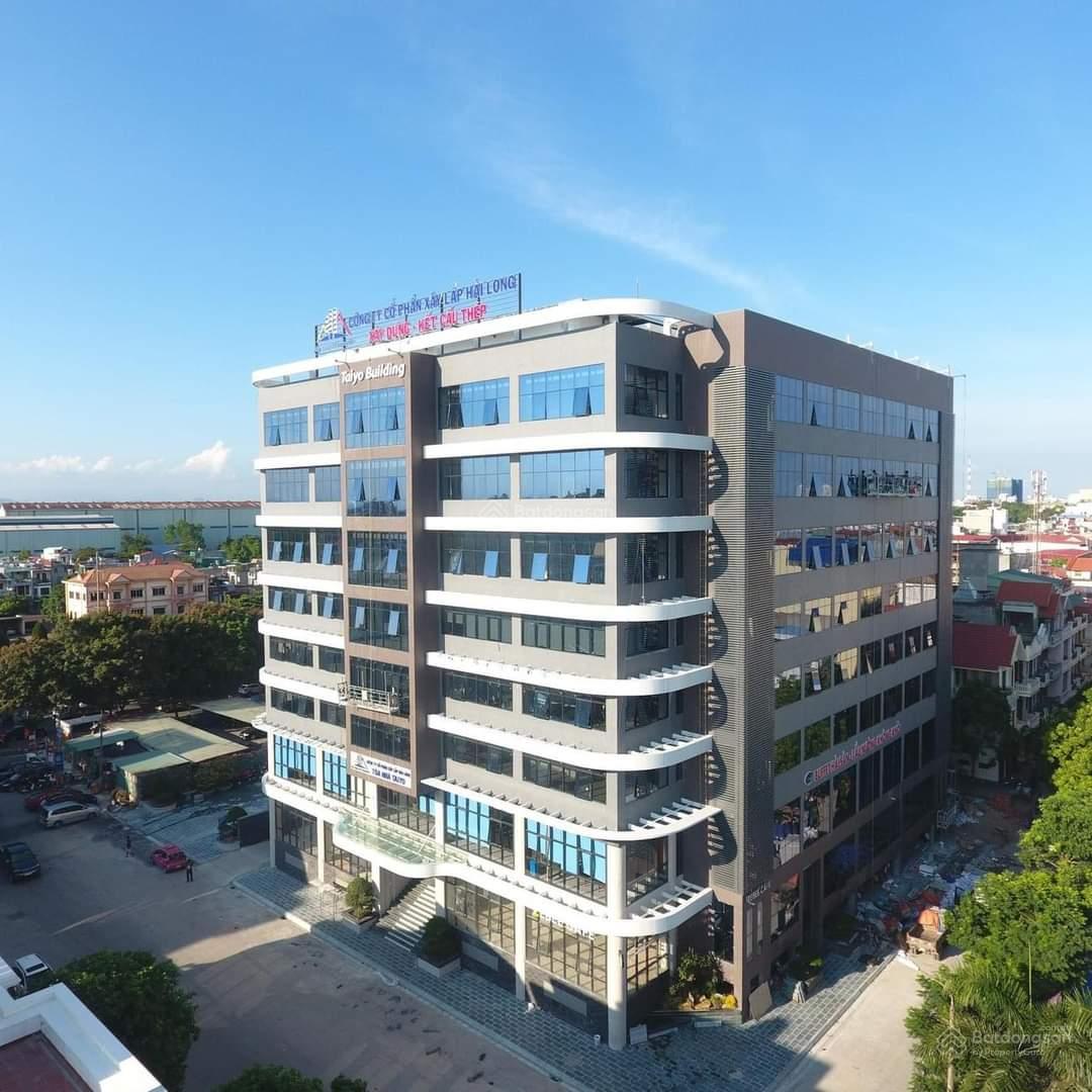 Cho thuê mặt đường Nguyễn Đức Cảnh, mặt tiền 4.5m, DT 90m2, nhà 5 tầng sạch đẹp, phòng rộng rãi