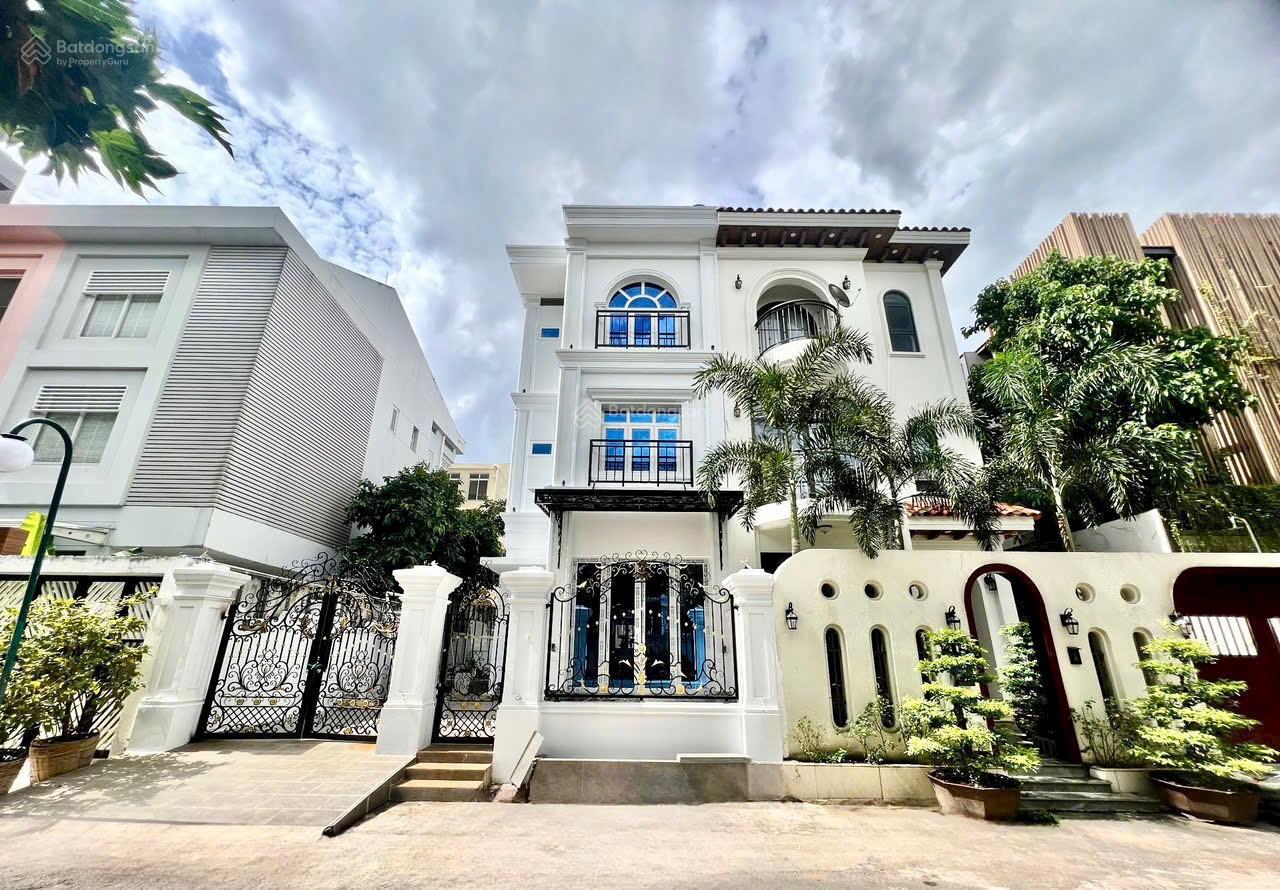 Bán villa song lập. 8.2 x 19m. 42.9 tỷ, trệt 2 lầu. 323 m2 sàn. Nguyễn Cao Phú Mỹ Hưng, Quận 7