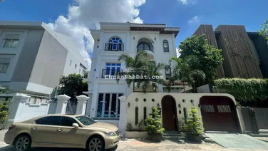 Bán villa song lập. 8.2 x 19m. 42.9 tỷ, trệt 2 lầu. 323 m2 sàn. Nguyễn Cao Phú Mỹ Hưng, Quận 7