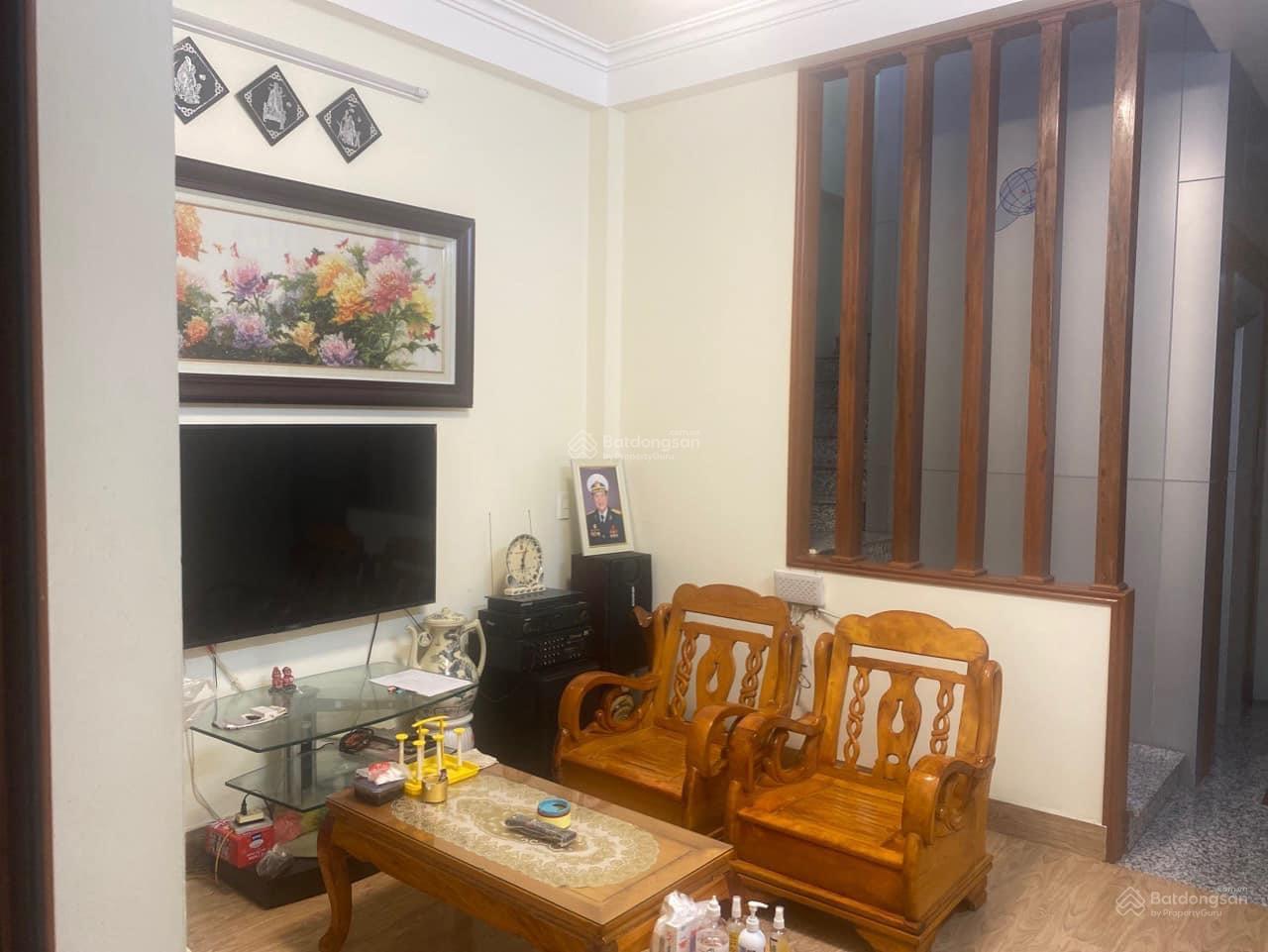 Nhà đẹp 5 tầng thang máy x 82m mặt đường Chùa Hàng. Giá cực tốt 12 tỷ ( thoả thuận )