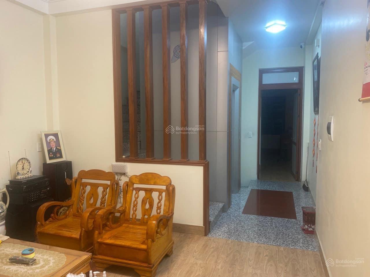 Nhà đẹp 5 tầng thang máy x 82m mặt đường Chùa Hàng. Giá cực tốt 12 tỷ ( thoả thuận )