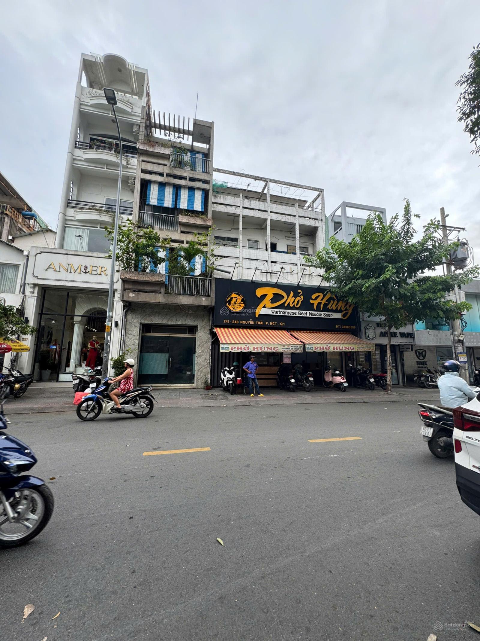 Khuôn lớn mặt tiền Nguyễn Trãi, Q.1 - DT: 12.5x23m nở hậu 20m CN 334m2 nhà 3 tầng giá chỉ 100 tỷ