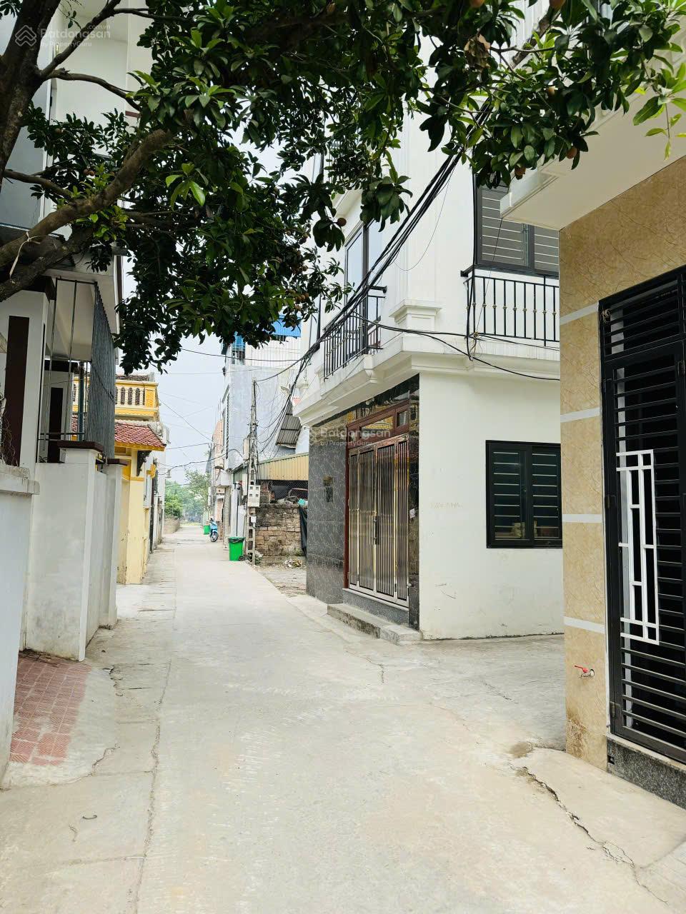 Bán đất Phụng Châu 39m2 lô góc ô tô vào tận nơi, giá 2tỷ95. LH 0989 462 ***