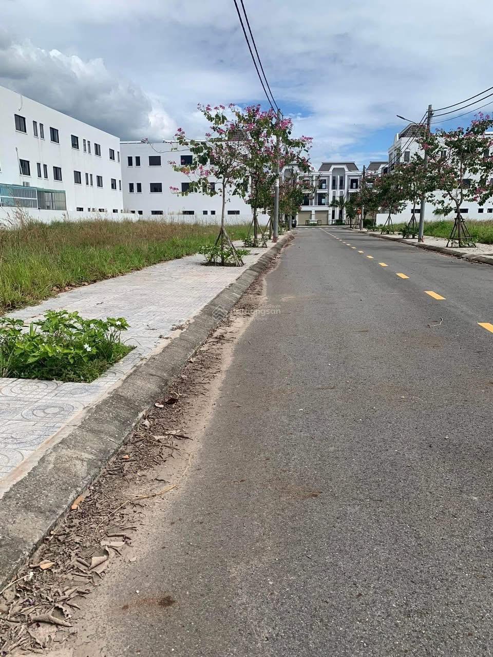 1 Lô duy nhất 575 triệu 75m2 (5mx15m) sổ hồng riêng công chứng ngay. Chính chủ 0906 443 ***