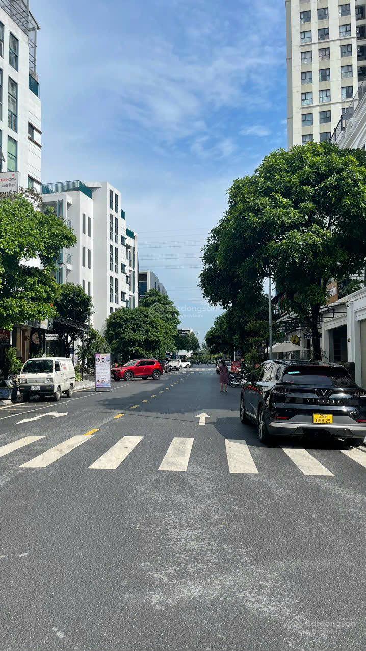 Bán BT C37 Bộ Công An 17 Tố Hữu, Nam Từ Liêm. DT 162m x 4,5T MT 9m SĐCC. Giá 51 tỷ, LH: 0964 769 ***