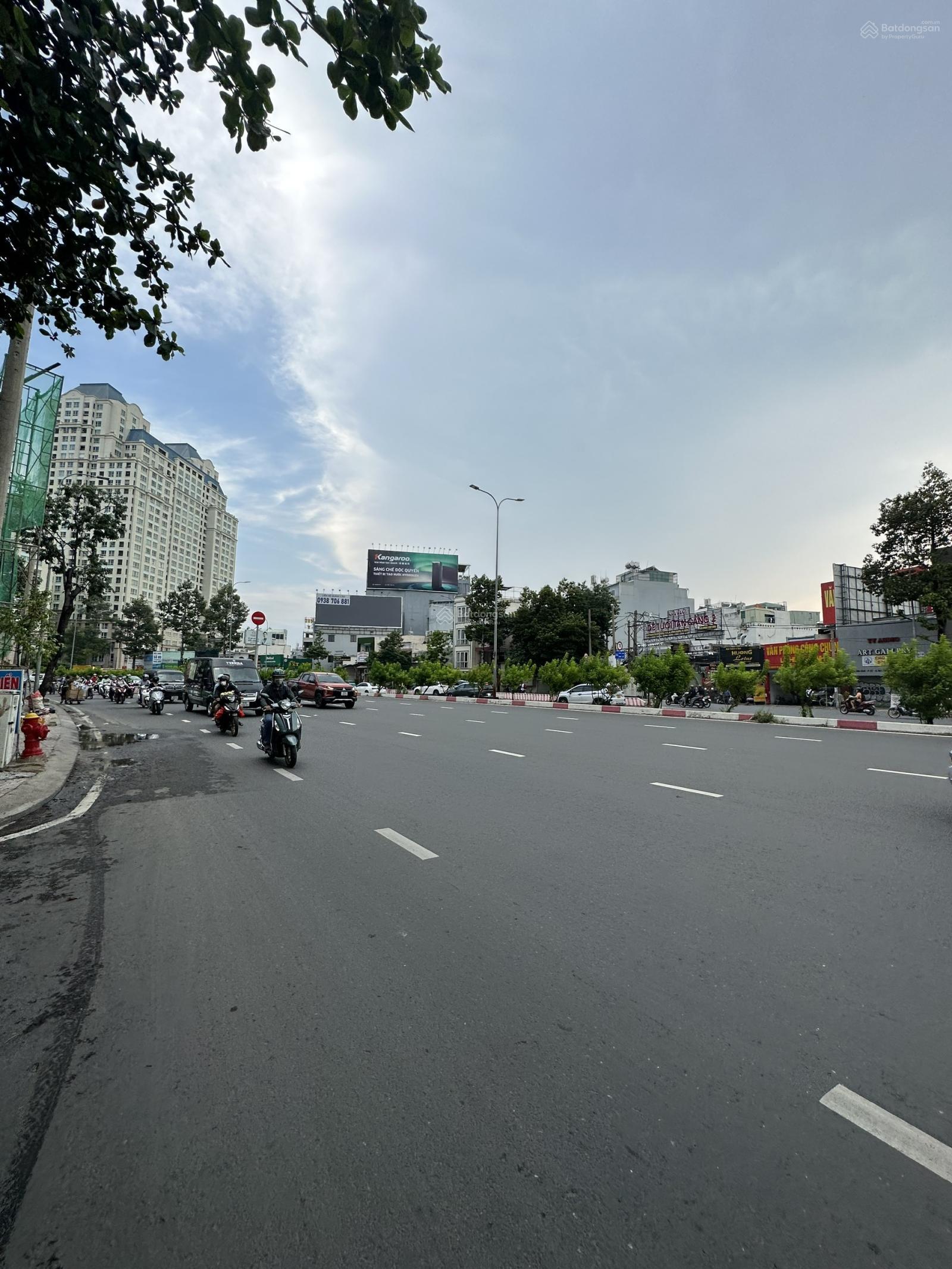 MT Nguyễn Hữu Cảnh P. 22 Q. Bình Thạnh - 19mx39m. NH: 43m. CN: 1037m2 - trệt, lầu - 365 tỷ