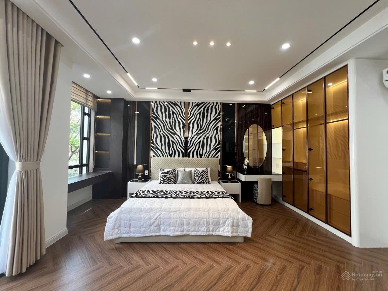 Bán tòa nhà MT Phạm Văn Bạch P. 15 quận Tân Bình HĐ thuê: 360 triệu - 90 tỷ