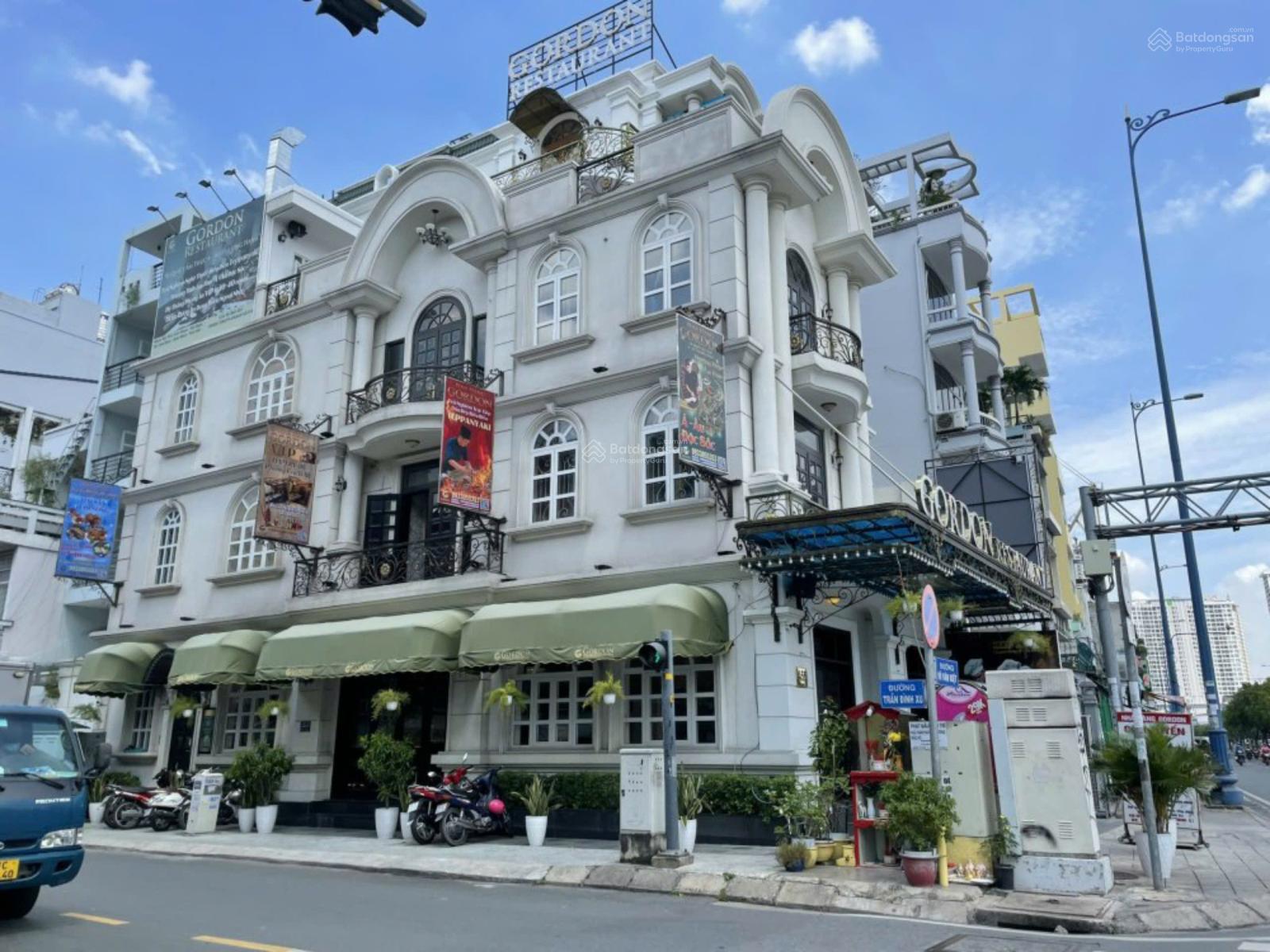 Bán nhà góc 2MT Võ Văn Kiệt, Cô Giang, Quận 1. DT: 9 x 20m. 5 tầng, HĐT 240tr/th. Giá 59 tỷ