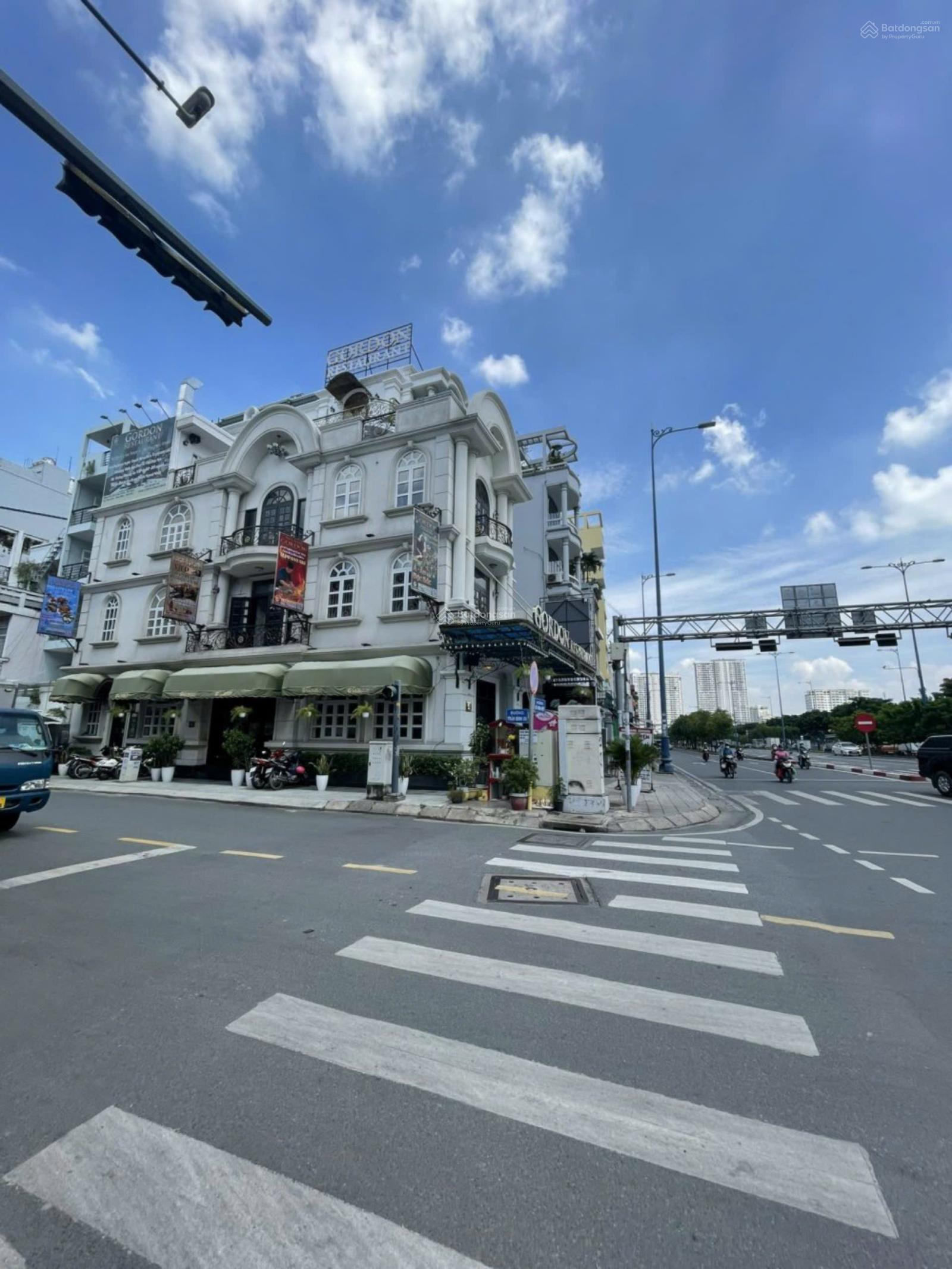 Bán nhà góc 2MT Võ Văn Kiệt, Cô Giang, Quận 1. DT: 9 x 20m. 5 tầng, HĐT 240tr/th. Giá 59 tỷ